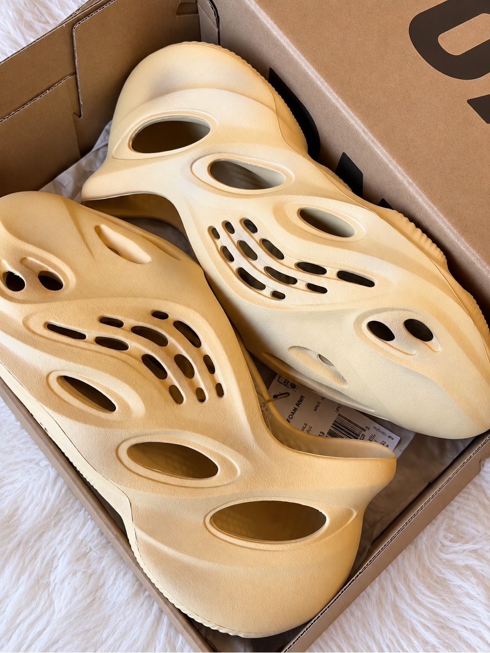 yeezy foam runners in clay